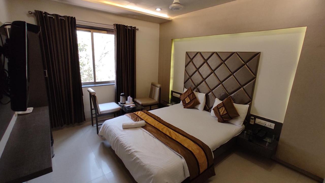 Hotel Flair Inn Ahmedabad Buitenkant foto