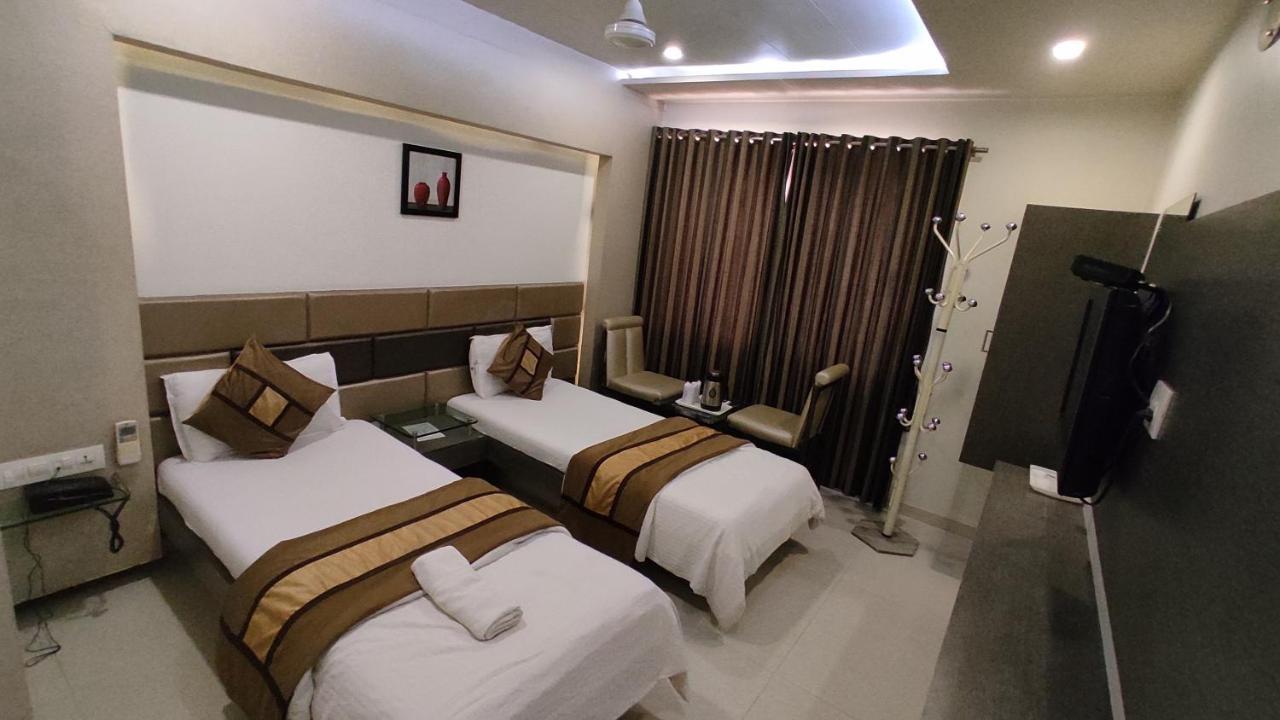 Hotel Flair Inn Ahmedabad Buitenkant foto
