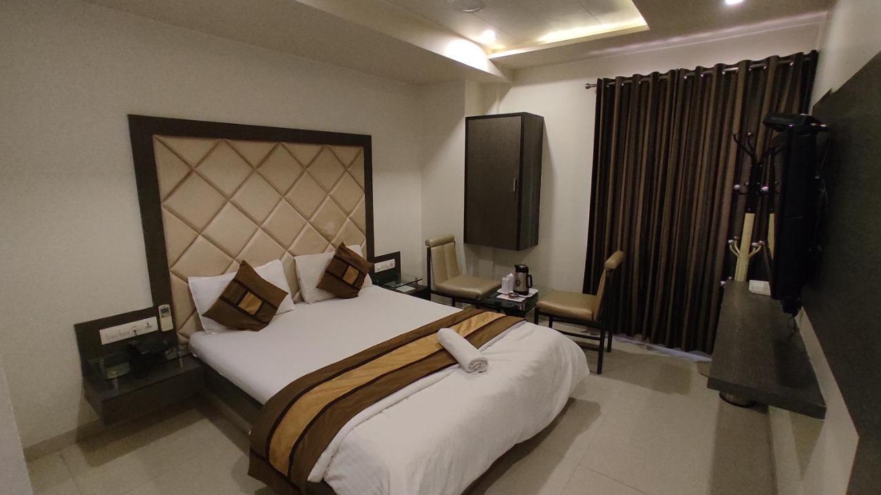Hotel Flair Inn Ahmedabad Buitenkant foto