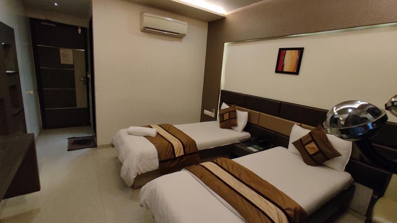 Hotel Flair Inn Ahmedabad Buitenkant foto