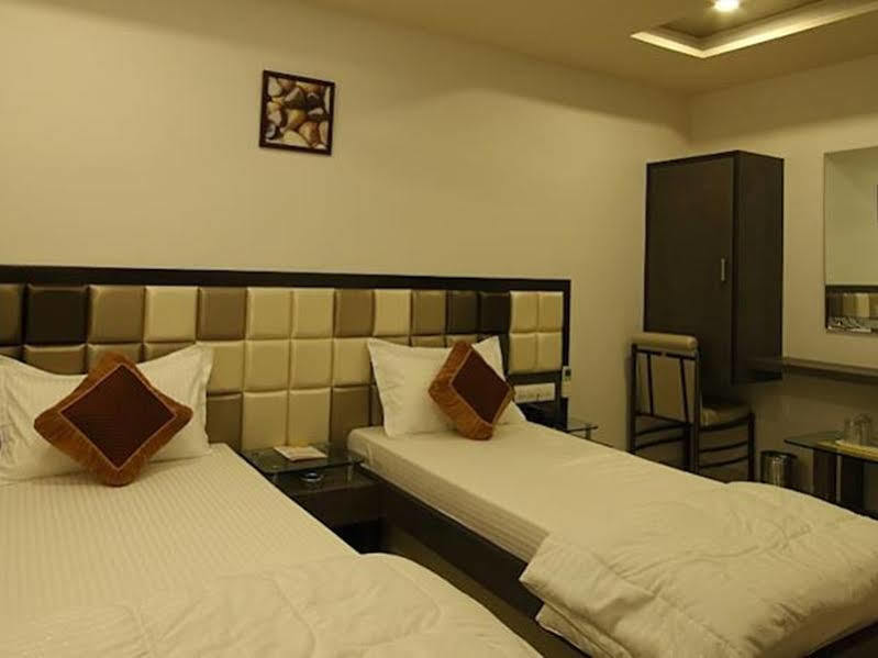 Hotel Flair Inn Ahmedabad Buitenkant foto