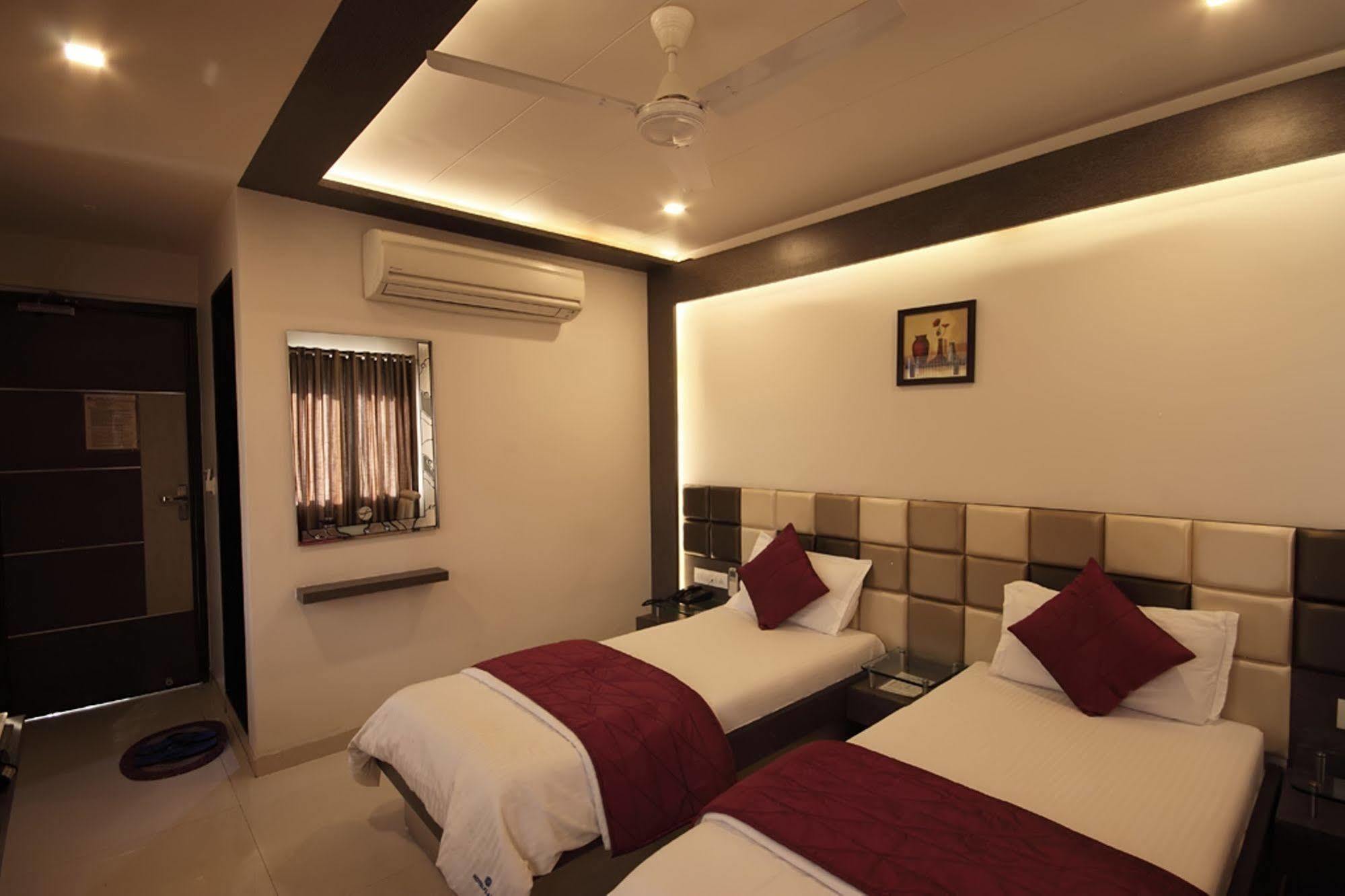 Hotel Flair Inn Ahmedabad Buitenkant foto