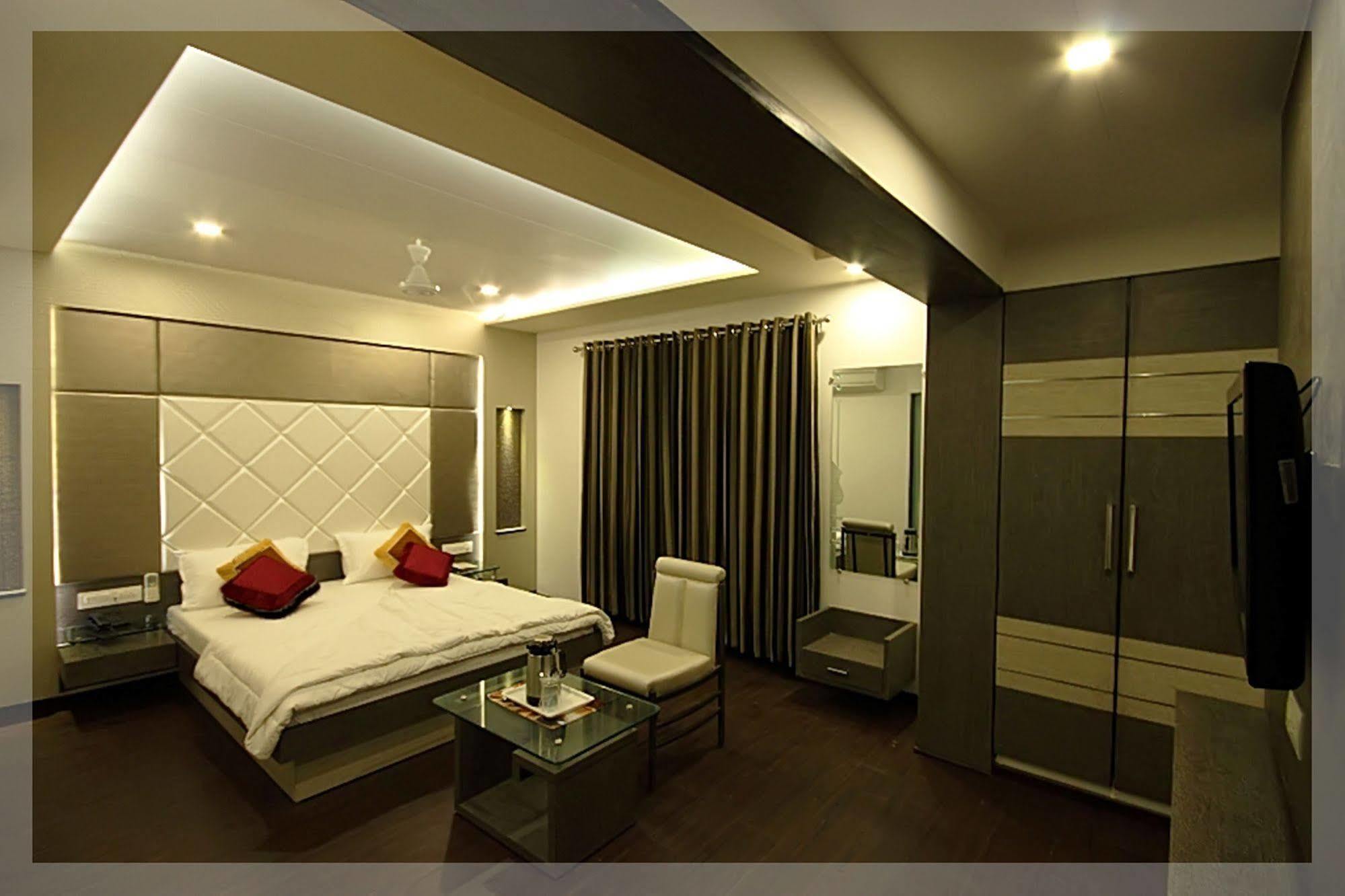 Hotel Flair Inn Ahmedabad Buitenkant foto
