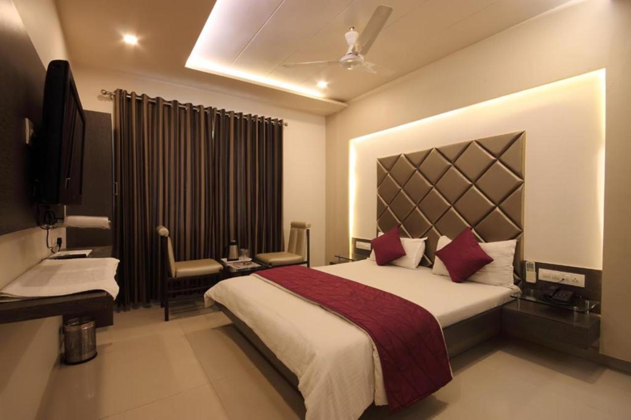 Hotel Flair Inn Ahmedabad Buitenkant foto