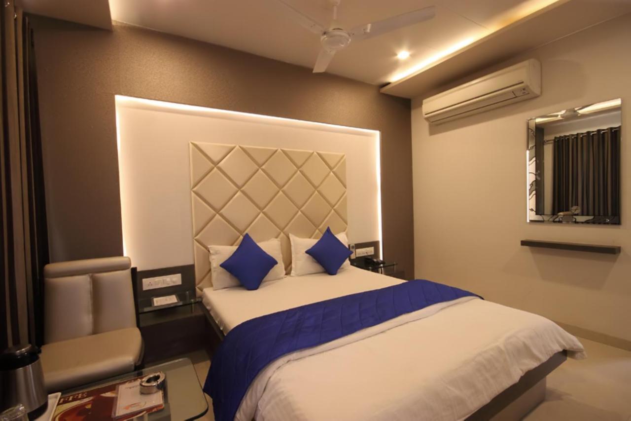 Hotel Flair Inn Ahmedabad Buitenkant foto