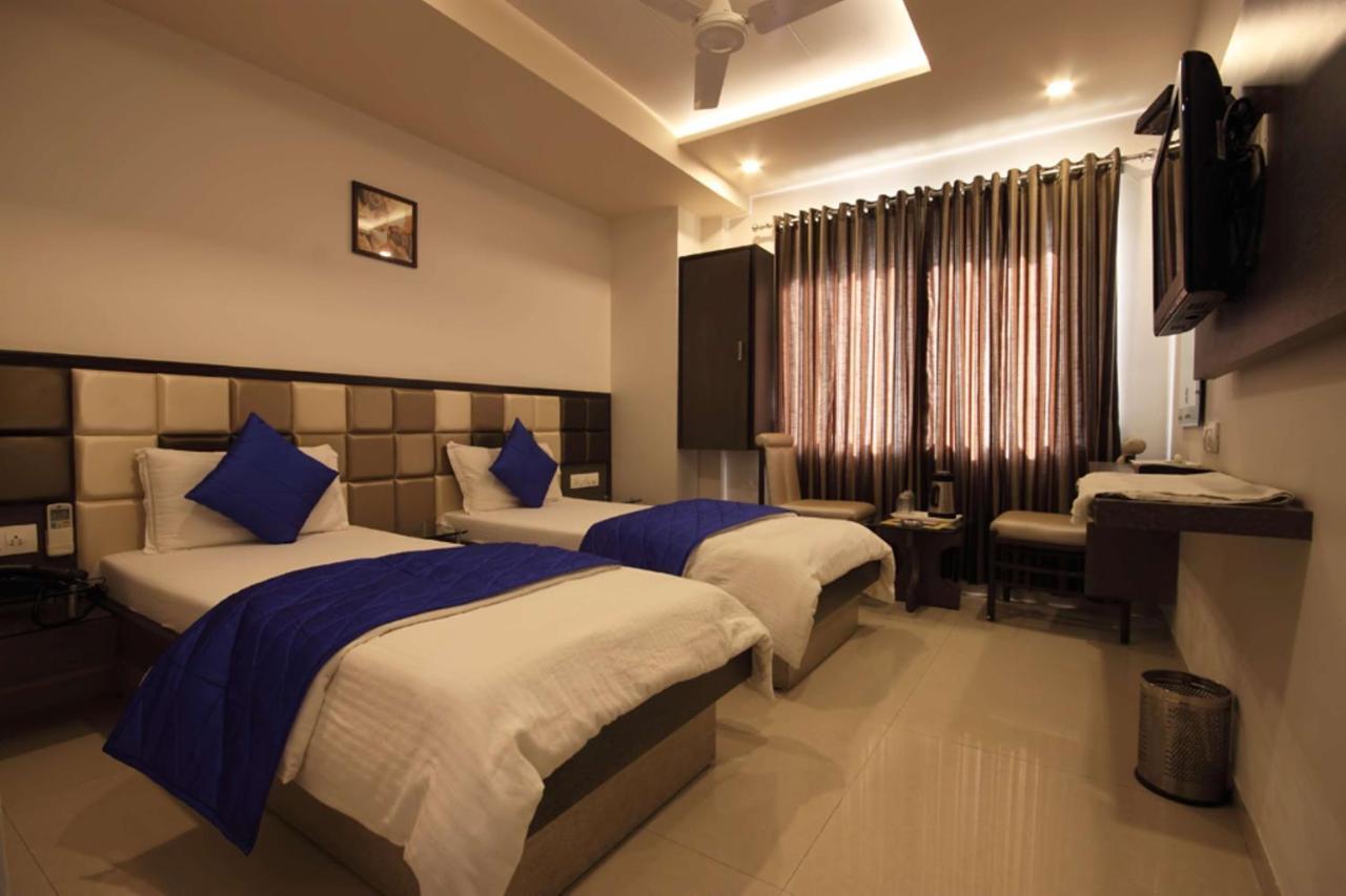 Hotel Flair Inn Ahmedabad Buitenkant foto