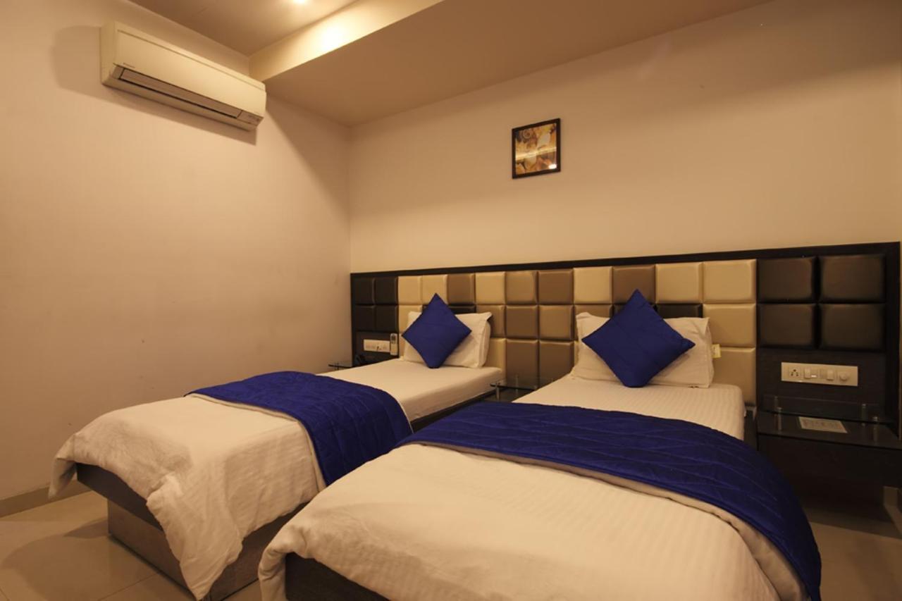 Hotel Flair Inn Ahmedabad Buitenkant foto