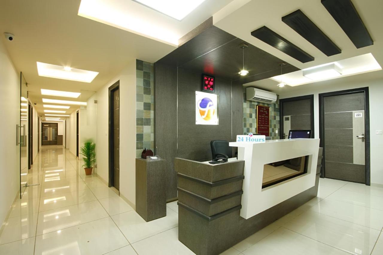 Hotel Flair Inn Ahmedabad Buitenkant foto